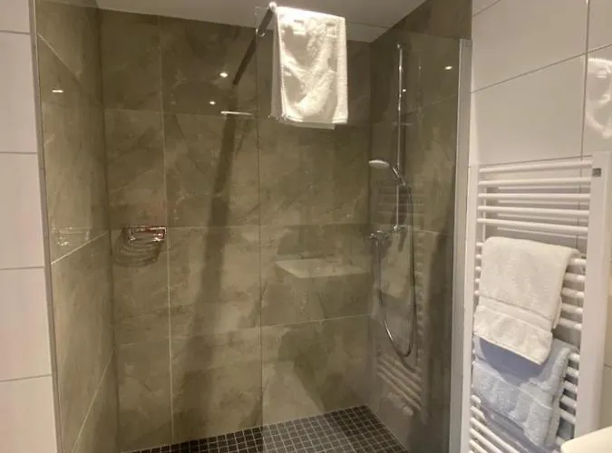 Hoffmann 홈스테이 칼틴번